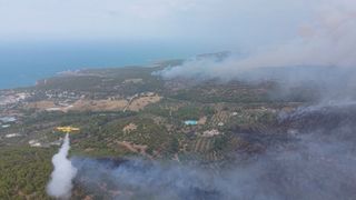 Požáry ohrožují italská pláže